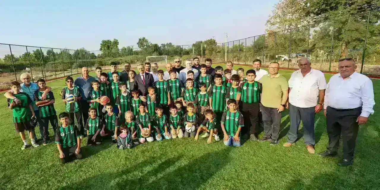 Sakarya'da çocukların yüzü güldü