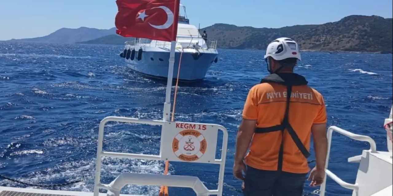 Fethiye açıklarında arızalanan tekne kurtarıldı