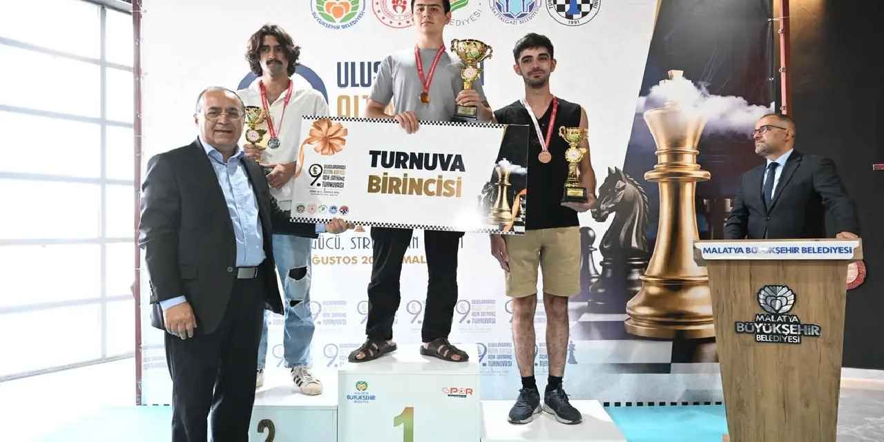 Uluslararası Altın Kayısı'da 'şah-mat'çılar ödüllendirildi