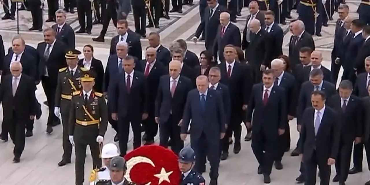 Büyük Zafer'in 104. yıl dönümünde devlet erkanı Anıtkabir'de
