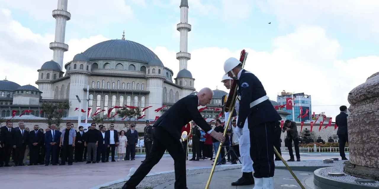İstanbul’da 30 Ağustos Zafer Bayramı Taksim’de başladı