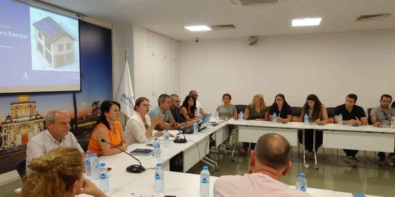 İzmir’in çatılarında güneş seferberliği