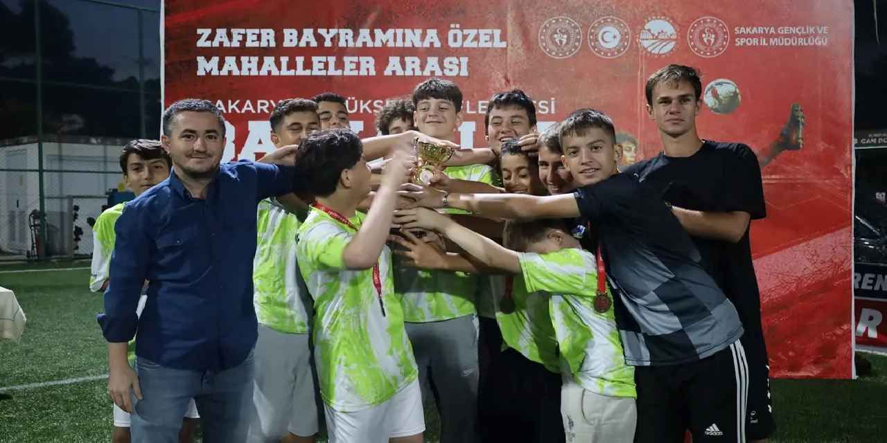 Sakarya'da Başkanlık Futbol Kupası’nda şampiyon Göktepe oldu