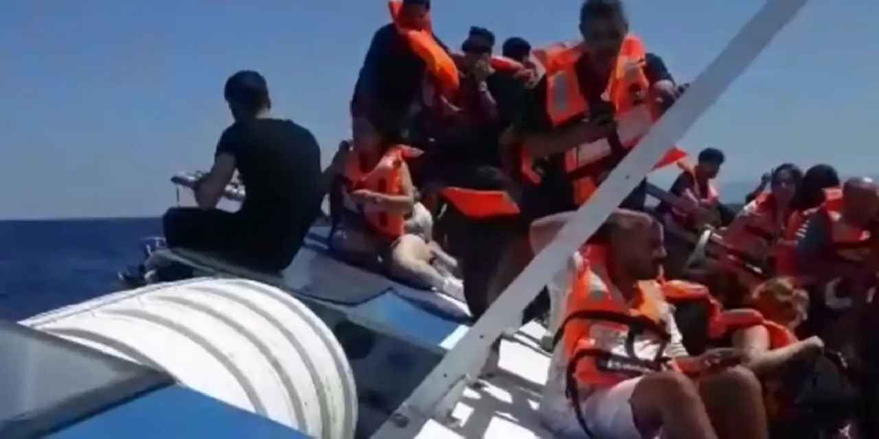 Türkiye'den Yavru Vatan'a arama kurtarma desteği...  5 yüzer unsur ile 2 helikopter bölgede