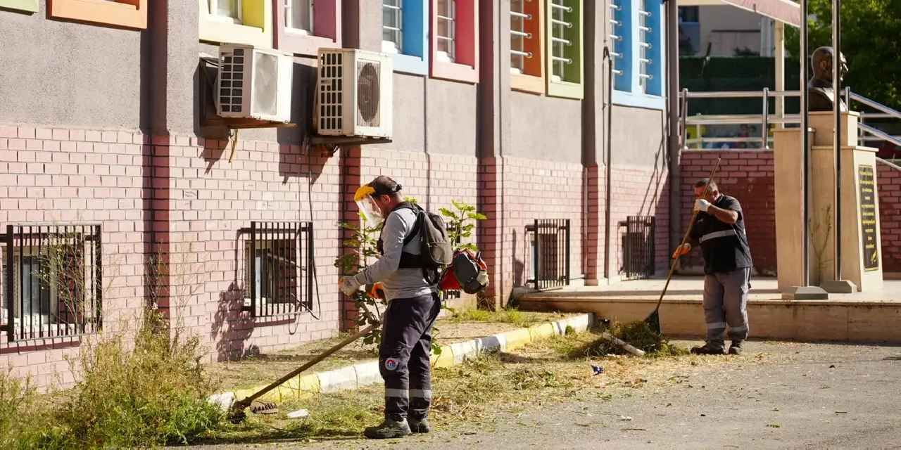 İstanbul Maltepe'de okullarda toplu temizlik