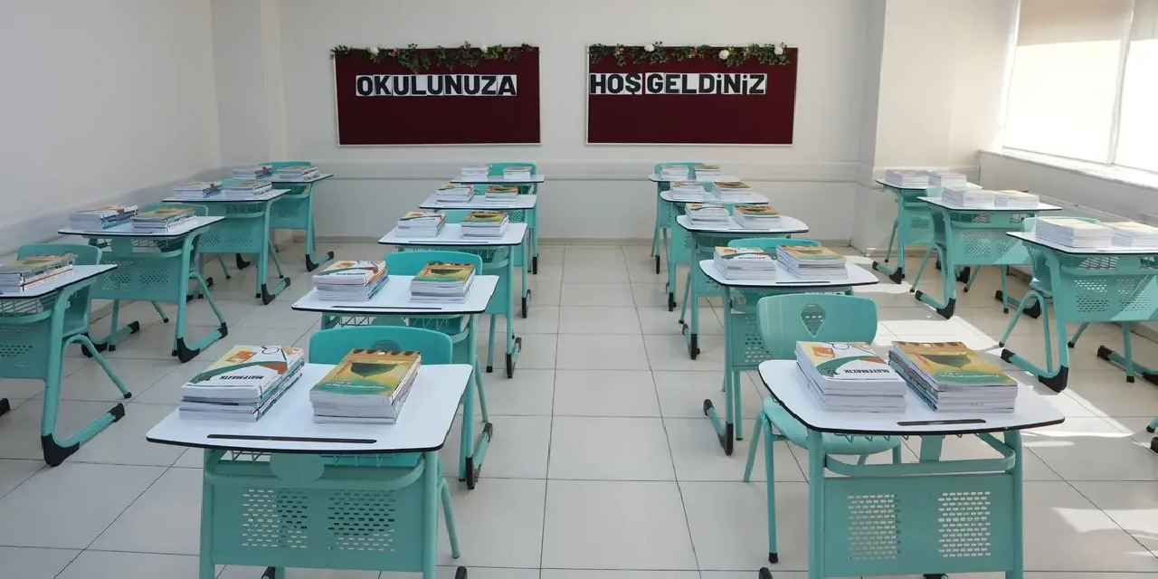 Ders kitapları dağıtılmaya başlandı