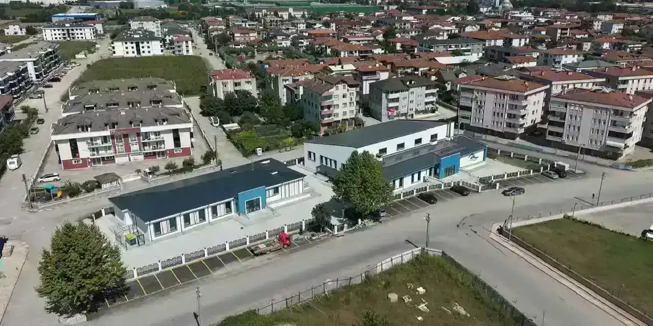 Sakarya Arifiye’de Gençlik Merkezi ve Yüzme Havuzu tanıtıldı
