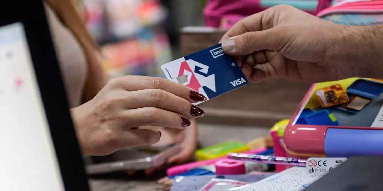 İzmir'de 100 Milyon TL Kırtasiye Desteği Başlatıldı