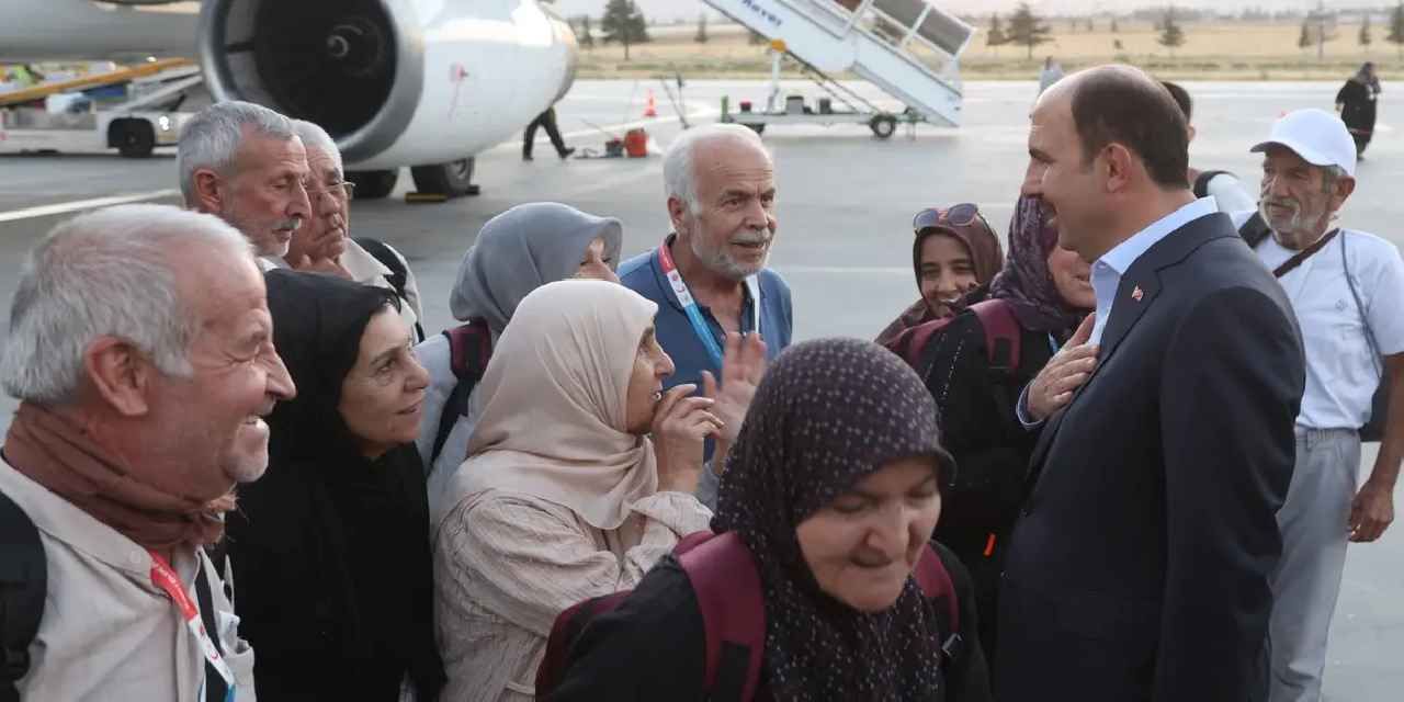 Konya’da Vefa Umresi İlk Kafilesi Havaalanında Karşılandı