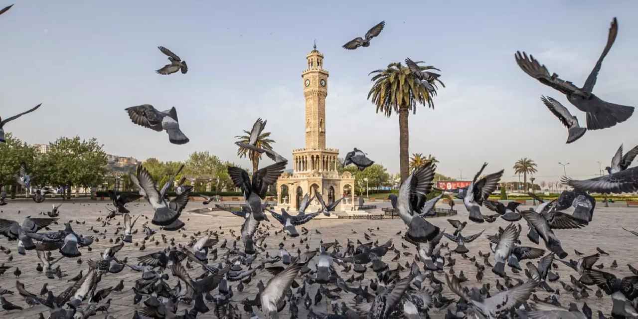 İzmir Saat Kulesi 125 Yılda Zamana Direnen Sembol