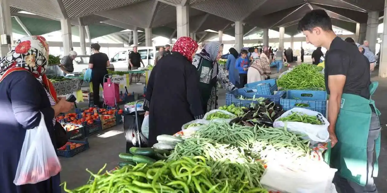 Konya'da yerli ürün pazarı, üretici ile tüketiciyi doğrudan buluşturuyor