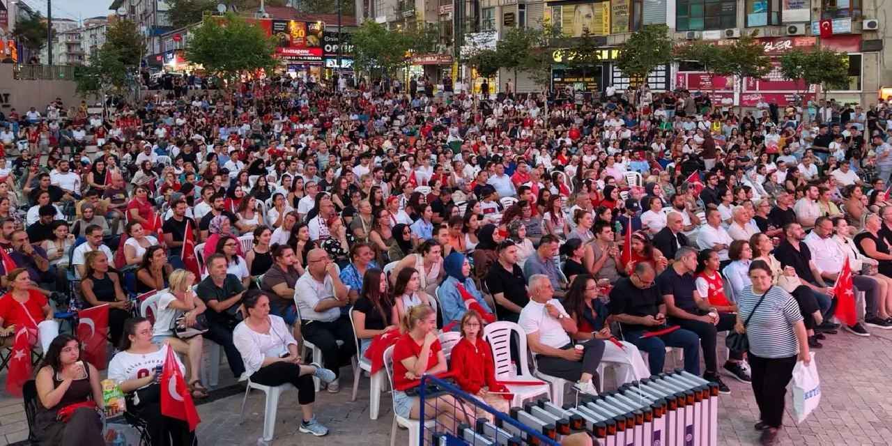 Filenin Sultanları’nın Avrupa Şampiyonluğu Maltepe’de dev ekranda kutlandı