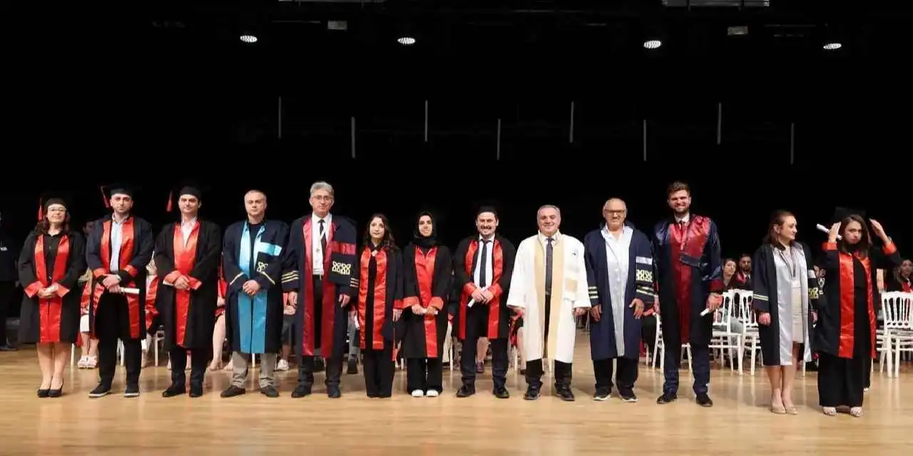 ERÜ’de lisansüstü mezuniyet sevinci yaşandı