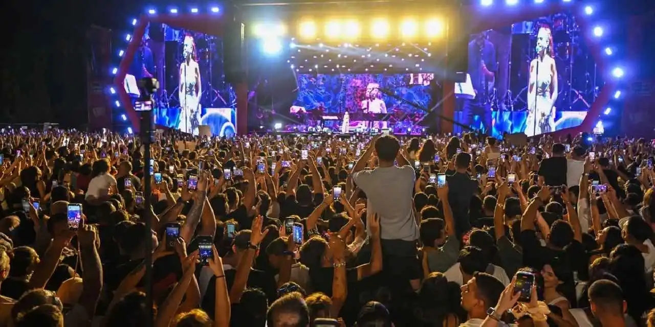 İzmir Enternasyonal Fuarı’nda Yıldız Tilbe rüzgarı esti