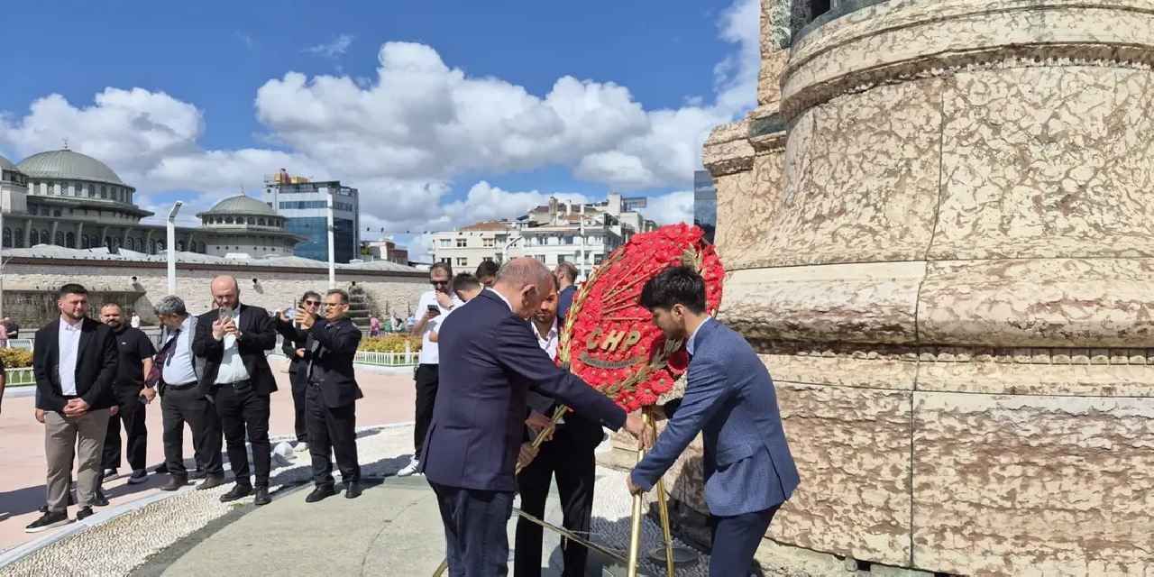 CHP İstanbul Taksim'de buluştu... Gürsel Tekin’den 9 Eylül'de Anıtkabir daveti