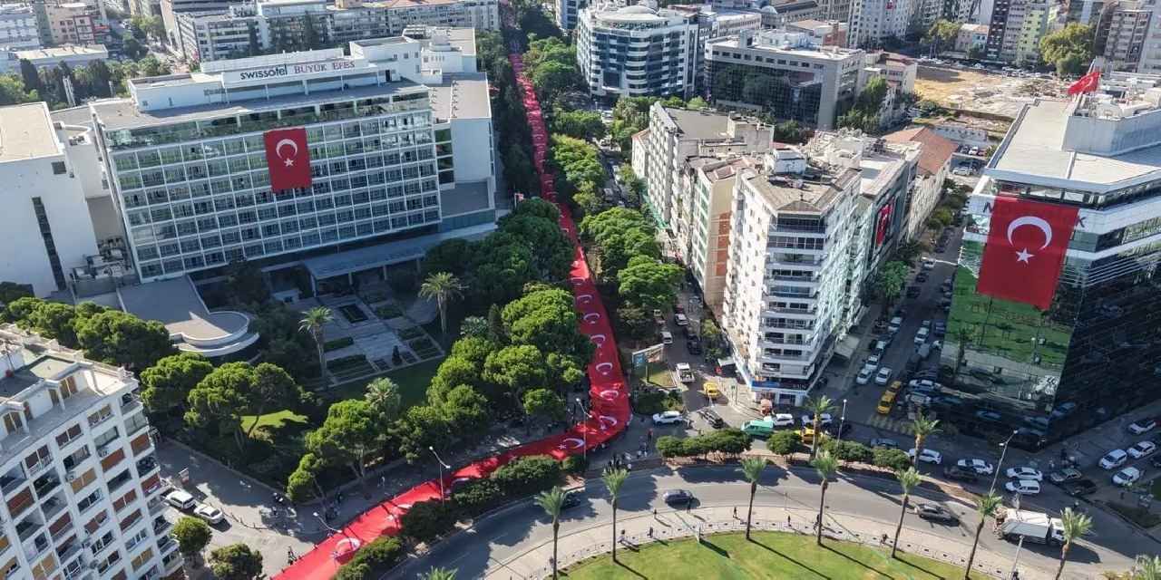 9 Eylül ruhu İzmir sokaklarında