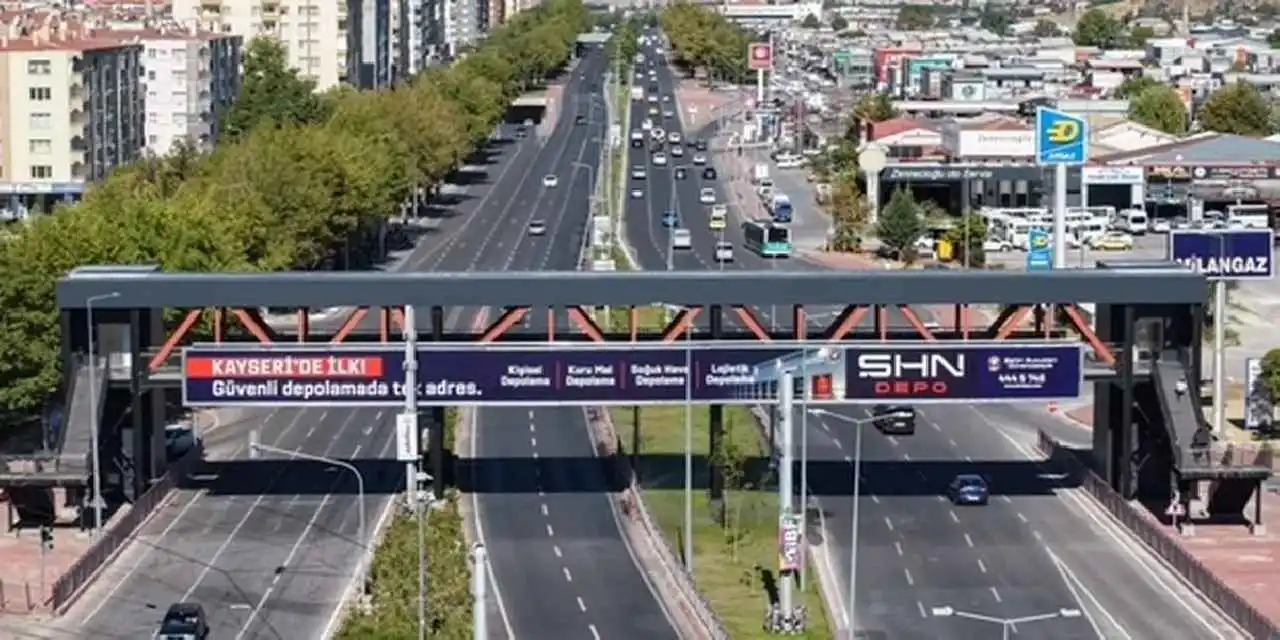 Kayseri Büyükşehir'den yaya güvenliği için yeni üstgeçit modeli