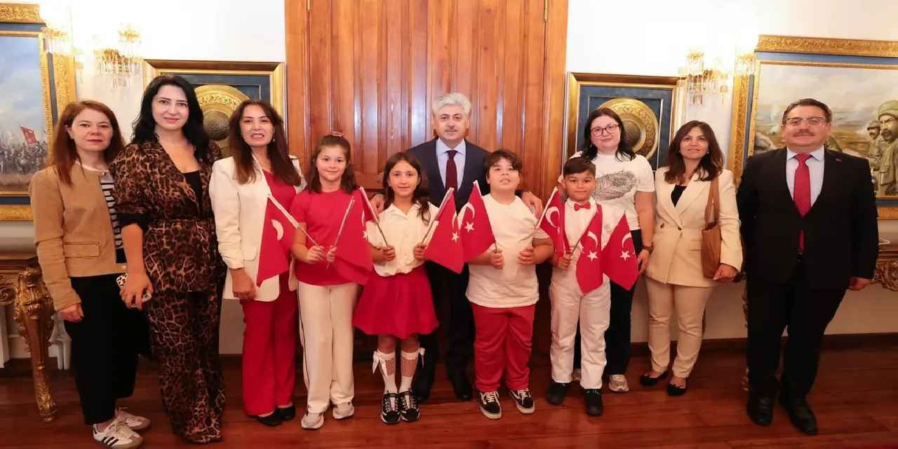 Sakarya eğitiminde yeni dönemin ilk gününde Vali Doğan’a anlamlı ziyaret