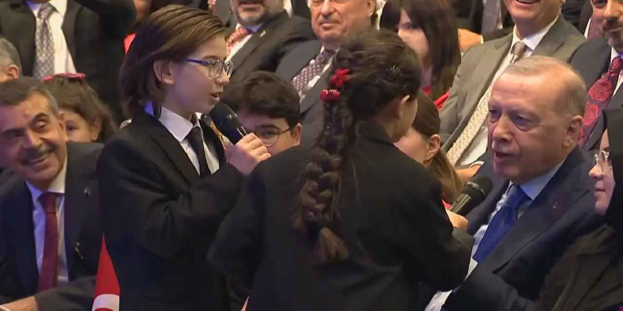 Cumhurbaşkanı Erdoğan’dan çocuklara türkülü sürpriz! 'Çayelinden Öteye'ye eşlik etti