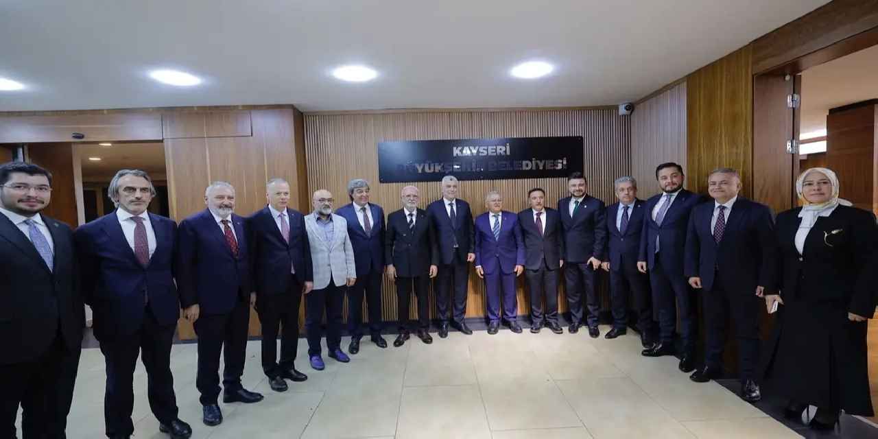 Ticaret Bakanı Bolat'tan Kayseri Büyükşehir'e ziyaret
