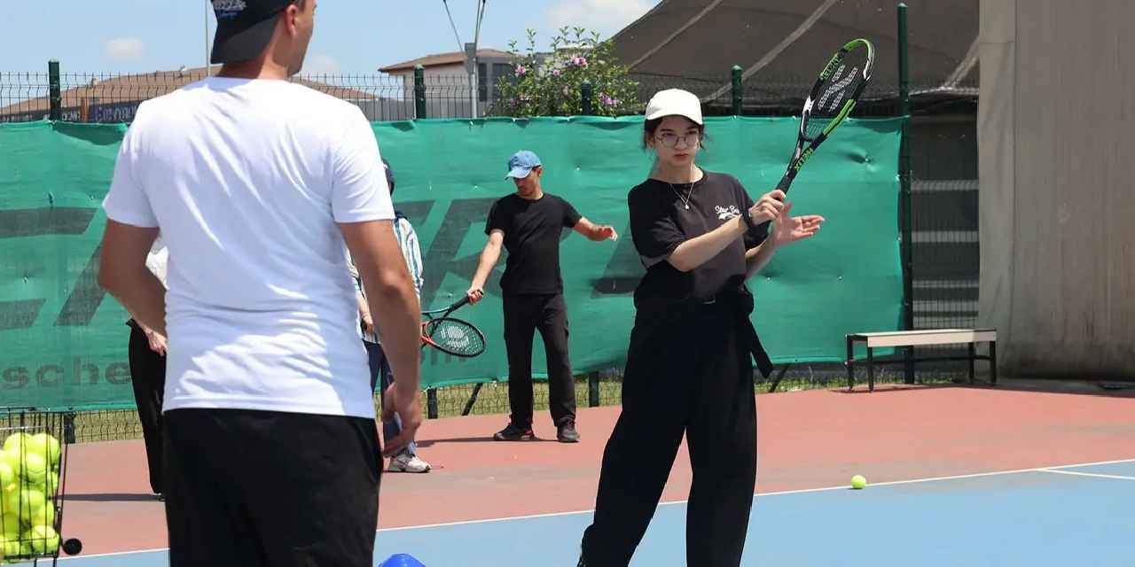 Sakarya'da Sonbahar Spor Okulu’nda tenis heyecanı
