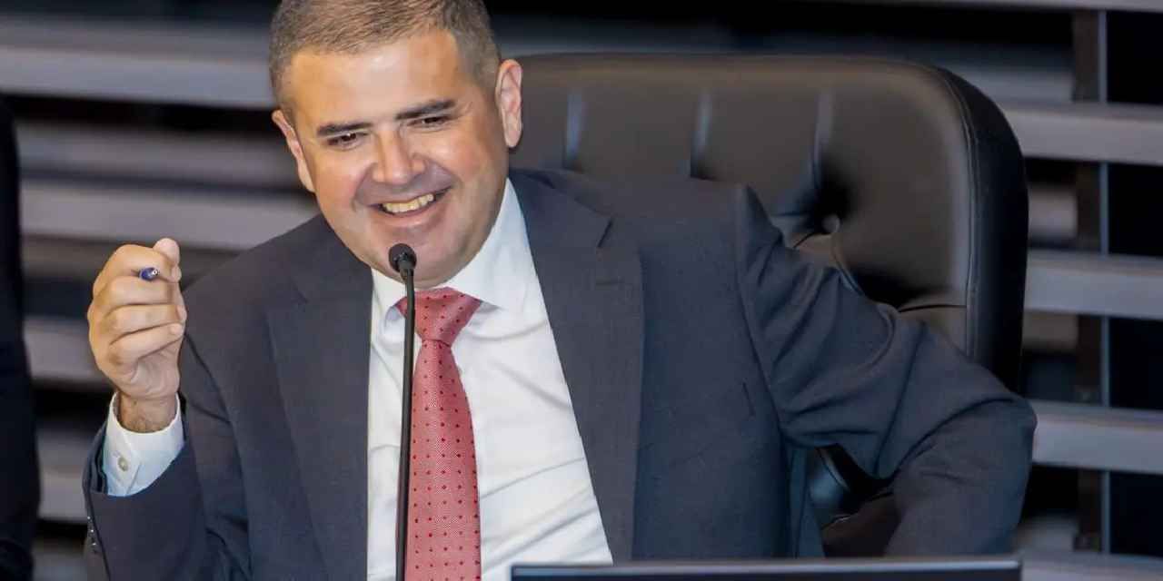 Mezitli Belediye Başkanı CHP'den ihraç edildi
