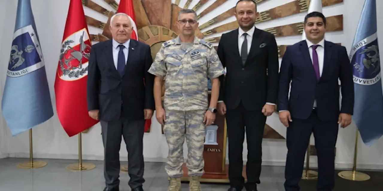 Kütahya Belediye başkanlarından Tuğgeneral Baş'a ziyaret