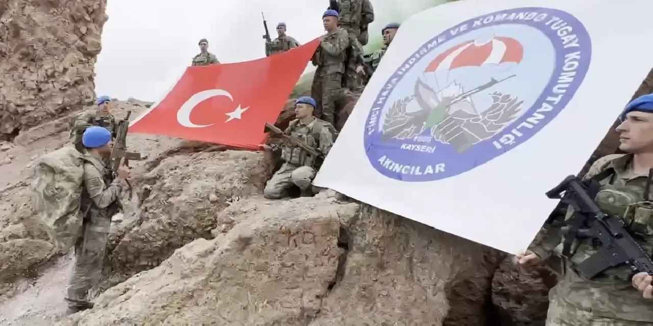 Kahraman komandolar Erciyes’te... Somalili askeri personelle keşif tırmanışı