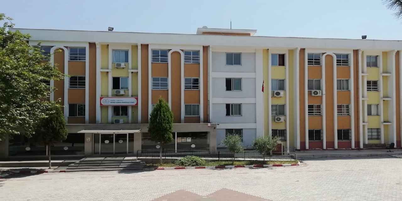 Manisa'da liseye silahlı saldırı!