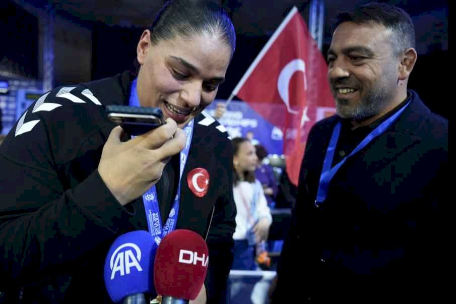 Avrupa şampiyonu milli boksöre Cumhurbaşkanı Erdoğan'dan tebrik