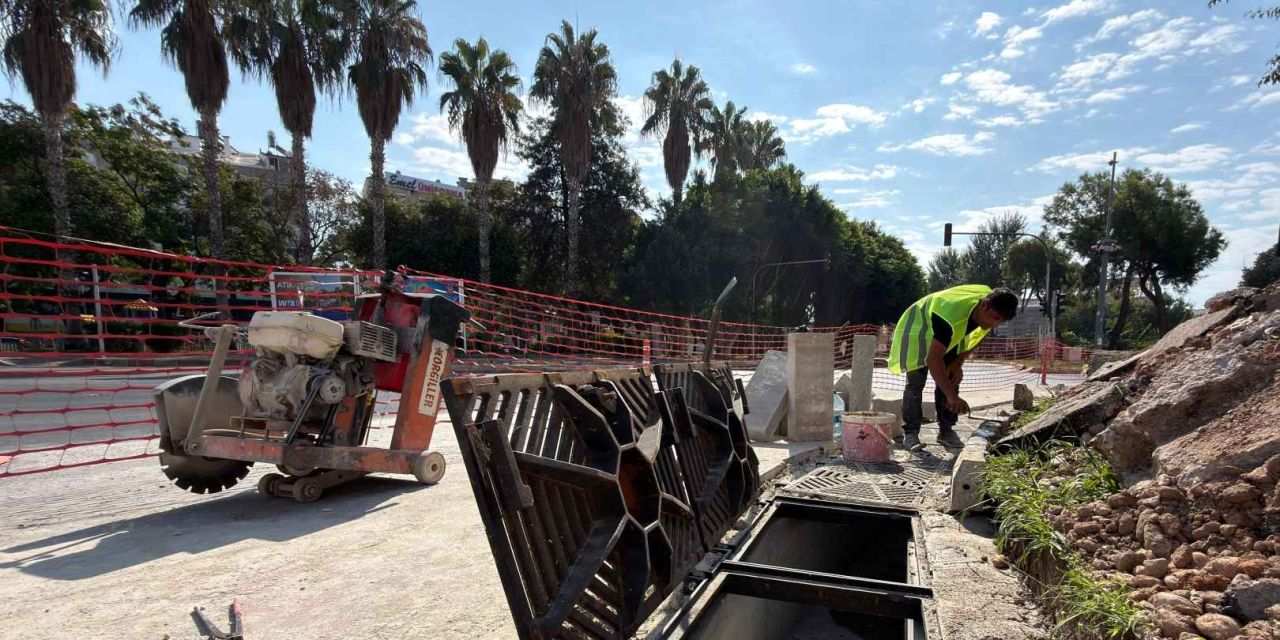 Antalya’da yağmur suyu altyapısı güçleniyor