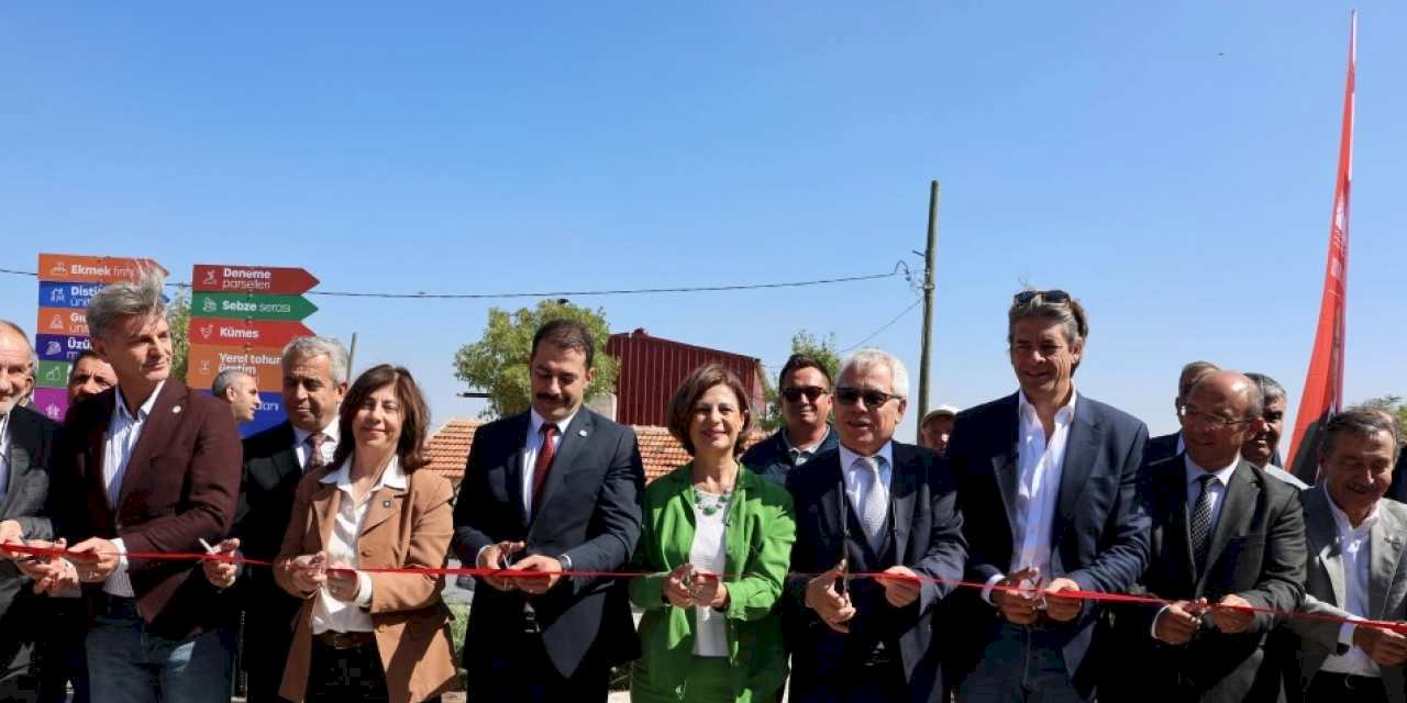 Eskişehir Taşlıkköy'de Çiftçi Destekleme Merkezi açıldı