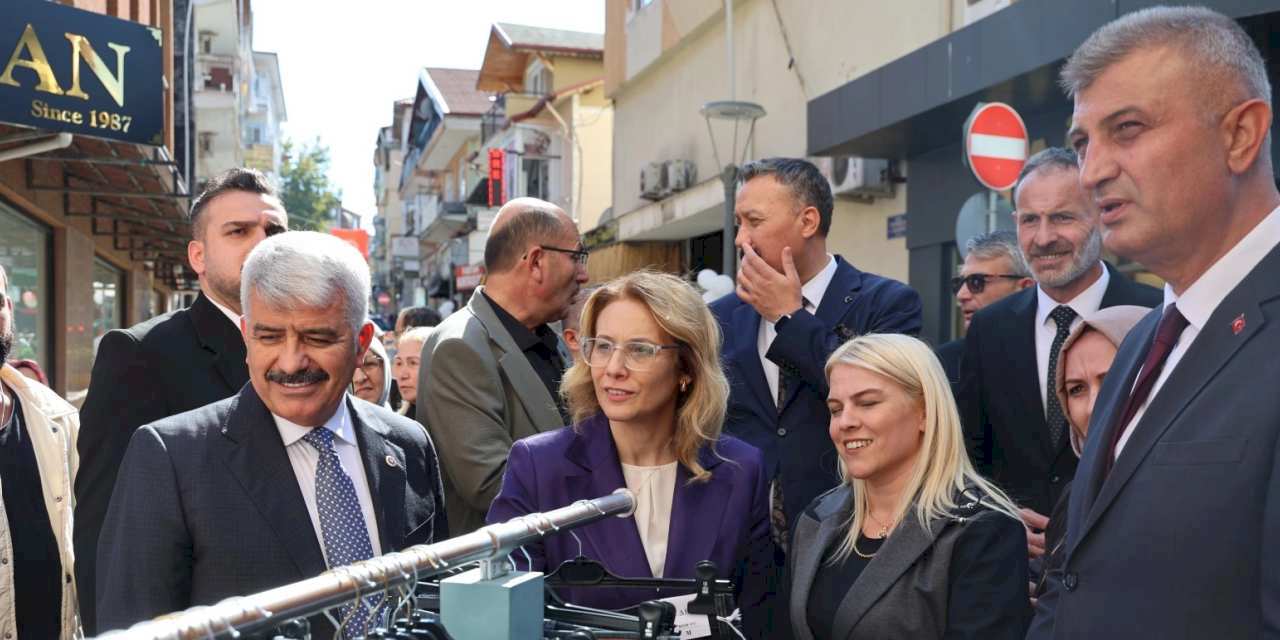 Gölcük'teki ilk alışveriş festivali kapılarını açtı