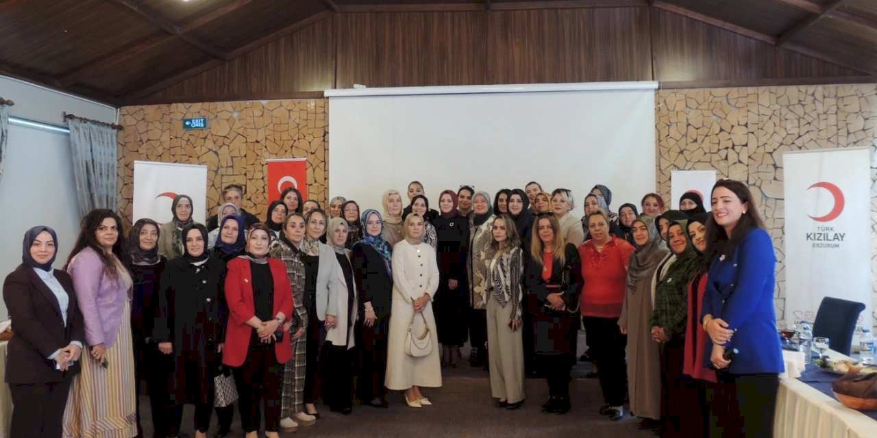 Kızılay Kadın Erzurum yönetimi istişare toplantısı yaptı