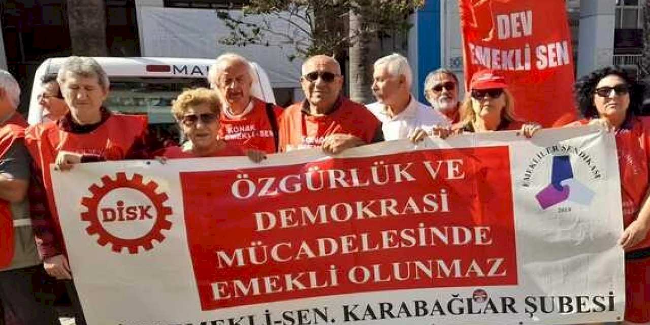 İzmir'de emeklilerden insanca yaşam talebi eylemi
