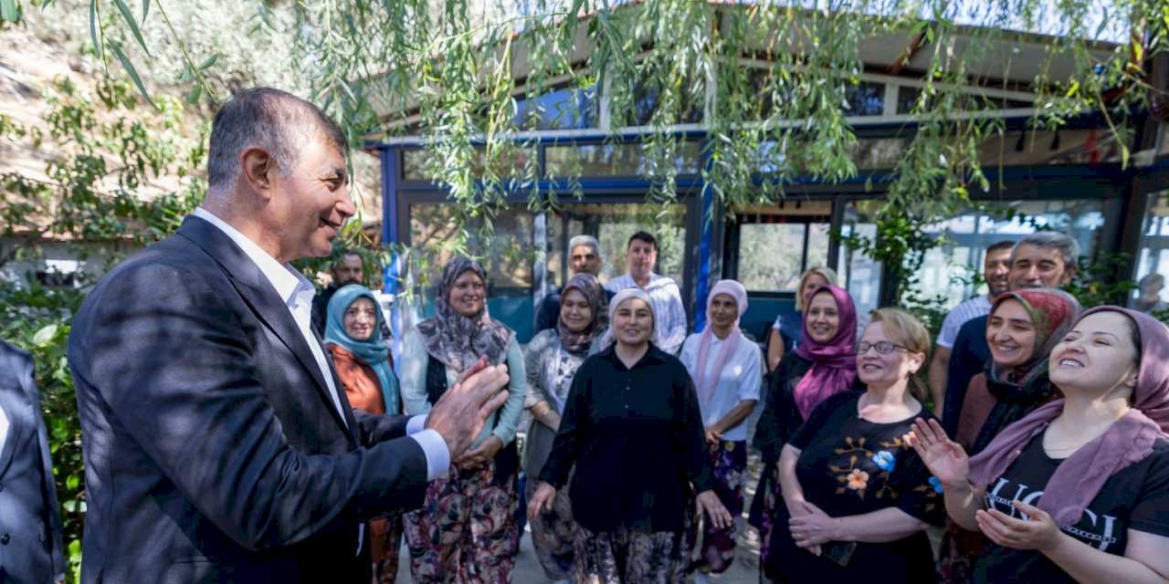 İzmir Bayındır mahallelerini ziyaret eden Tugay talepleri dinledi