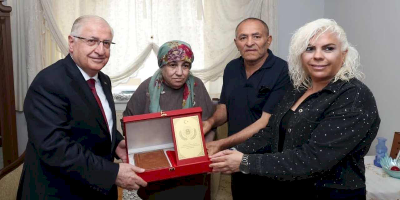 Bakan Güler İstanbul'da şehit ailesini yalnız bırakmadı