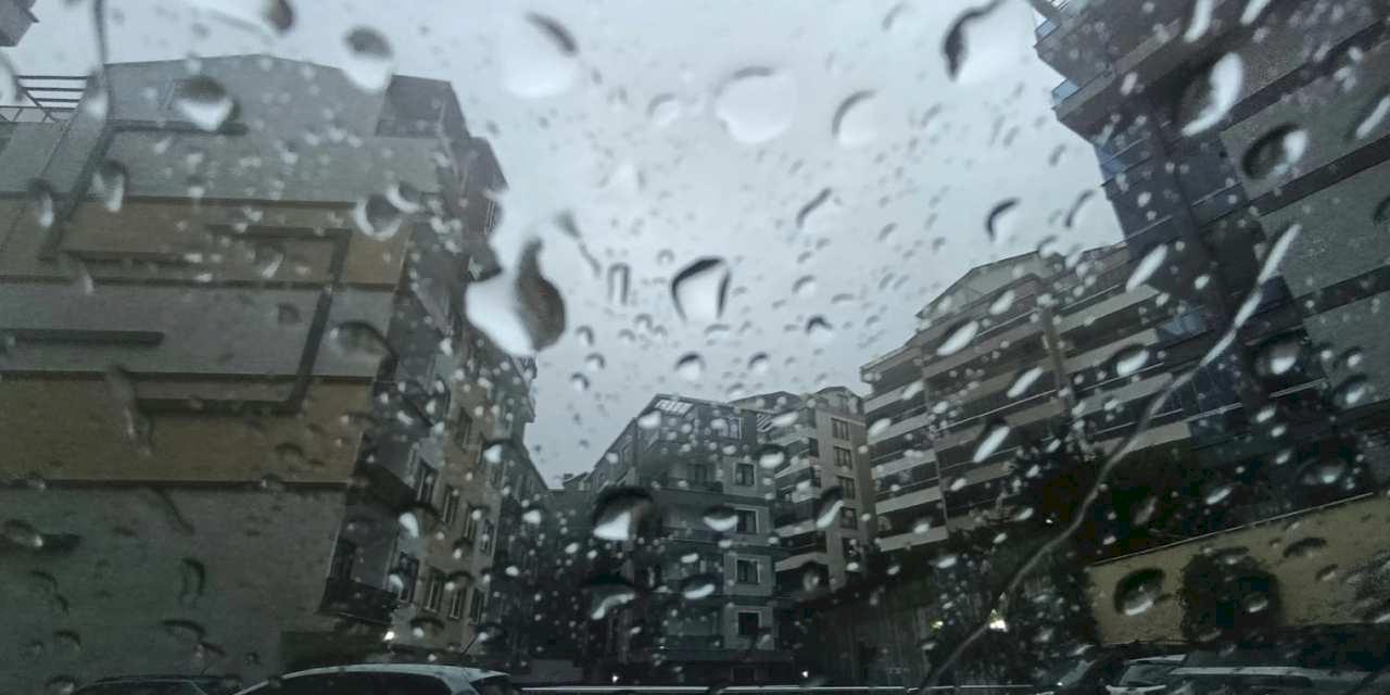 Türkiye genelinde hava sıcaklıkları düşüyor ve kuvvetli yağış geliyor