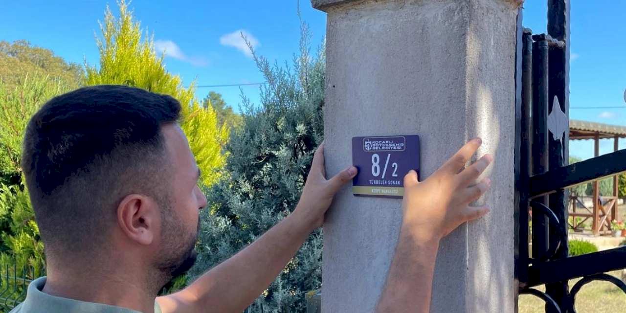 Kocaeli'de sokak tabelaları artık belediye tesislerinde üretiliyor