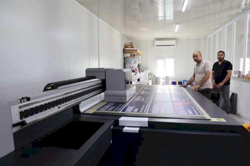 Kocaeli'de sokak tabelaları artık belediye tesislerinde üretiliyor