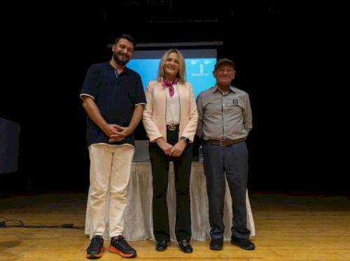 İzmir'de Yaren leylek ve Adem amcanın dostluğu anlatıldı