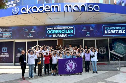 Manisa'da gençlere robotik ve mühendislik eğitimi verildi