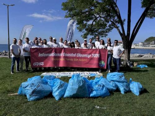 İstanbul ve Sapanca kıyılarında binlerce izmarit toplandı