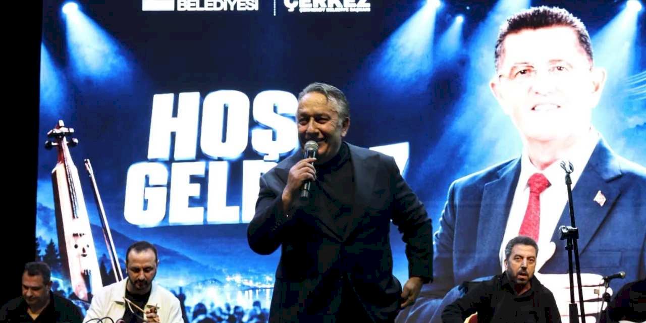 Çekmeköy'de İsmail Türüt konseriyle horon coşkusu yaşandı
