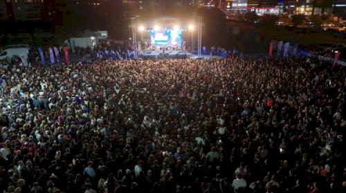 Çekmeköy'de İsmail Türüt konseriyle horon coşkusu yaşandı