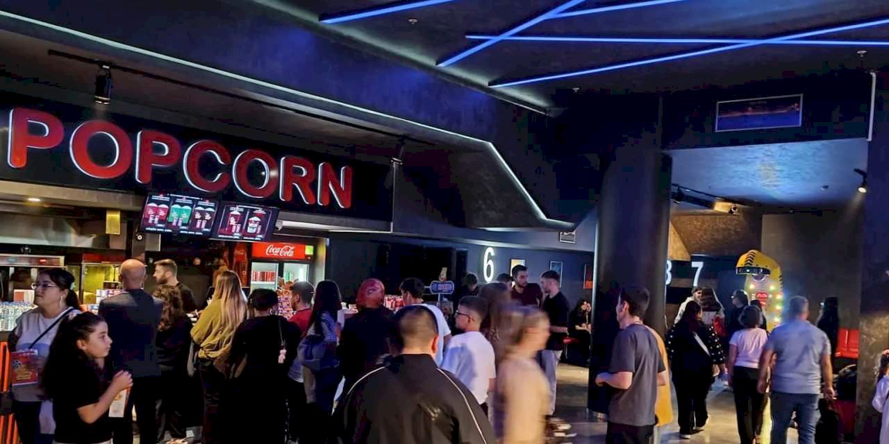 Sinema salonlarında hafta sonu rekor katılım