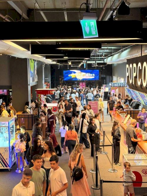 Sinema salonlarında hafta sonu rekor katılım