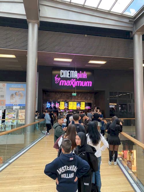 Sinema salonlarında hafta sonu rekor katılım