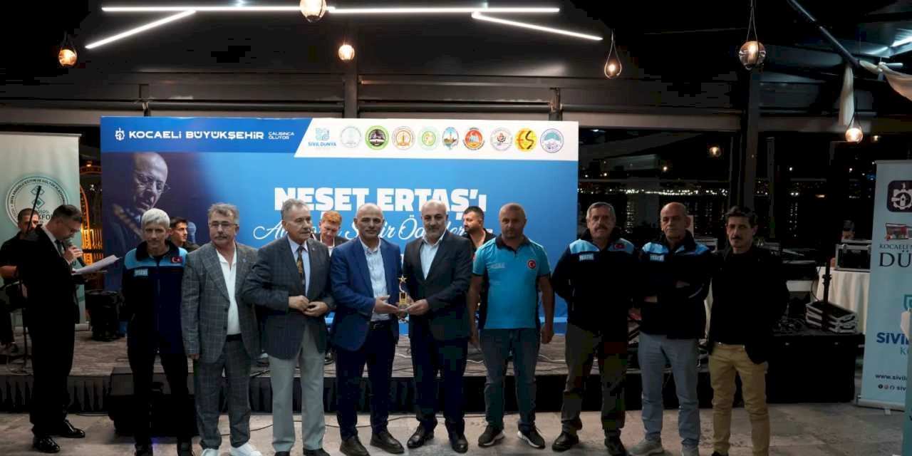 Kocaeli'de Neşet Ertaş vefa gecesi düzenlendi