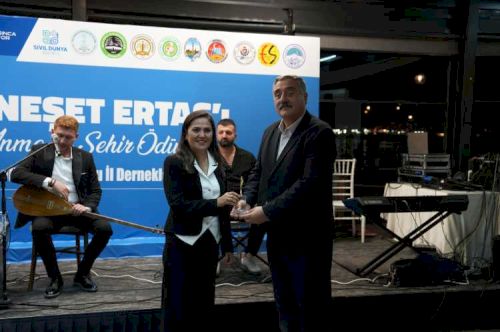 Kocaeli'de Neşet Ertaş vefa gecesi düzenlendi